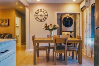 4BR Home w/ 2 Kitchens & 2 Living Rooms - 9