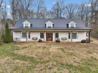 Fox Haven Retreat-Private Yard-Outdoor Adventure - 4