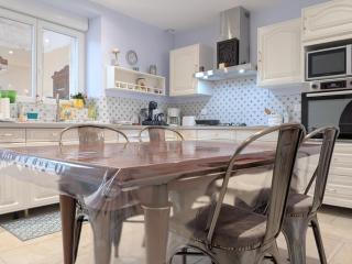 Maison spacieuse avec terrasse couverte et parking en région naturelle - FR-1-591-764 - 4