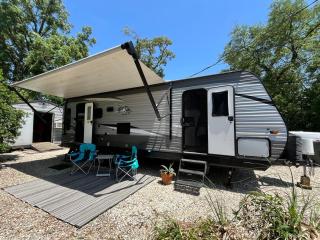 Comfortable 1BR RV for mid-to-long term stays - 0