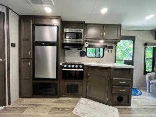 Comfortable 1BR RV for mid-to-long term stays - 3