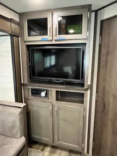 Comfortable 1BR RV for mid-to-long term stays - 2