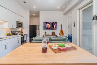 Treble Maker -Rooftop Lounge - Pool - In Music Row - Nashville - 1