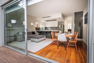 Relaxed Family Stay Walk to Beach - 4