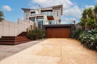 Relaxed Family Stay Walk to Beach - 2