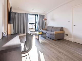 Novotel Cardiff Centre - 3