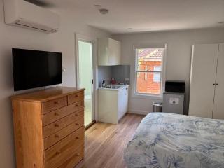 Studio granny flat - 8