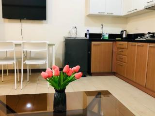 Charming 1BR with Balcony near Venice mall&BGC - 9