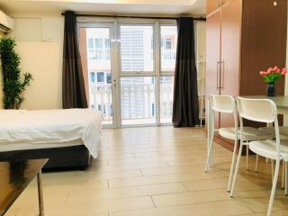 Charming 1BR with Balcony near Venice mall&BGC - 8