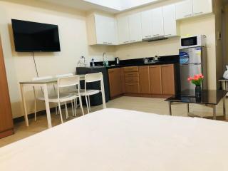 Charming 1BR with Balcony near Venice mall&BGC - 6