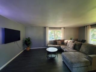 Quiet 3BR 2BA Near Mall, Shopping Centers, and I-94 - 9