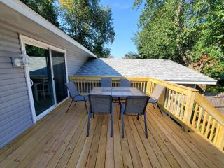 Quiet 3BR 2BA Near Mall, Shopping Centers, and I-94 - 7