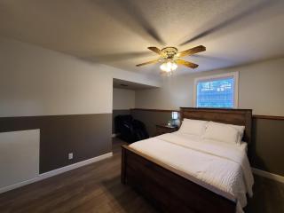 Quiet 3BR 2BA Near Mall, Shopping Centers, and I-94 - 5