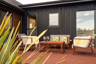 Modern Luxe Jacks Point Living - 9