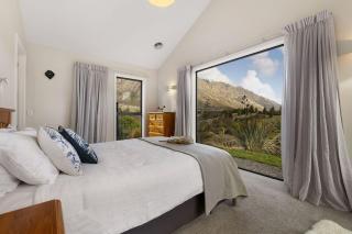 Modern Luxe Jacks Point Living - 5