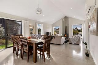 Modern Luxe Jacks Point Living - 4