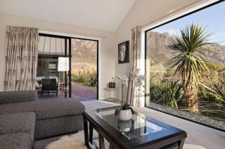 Modern Luxe Jacks Point Living - 2