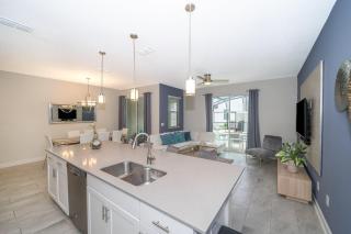 4964RS TOWNHOUSE 4 BEDROOMS & 3 BATHROOMS + POOL - 2