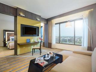 Novotel Kolkata Hotel and Residences - 9