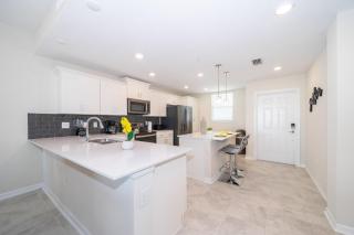 3180-305MN STOREY LAKE, CONDO 2/2 POOL VIEW - 1