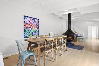 An Entertainers Oasis - Fun Home with Pool Table, Arcade Game, Basketball Ring - 2