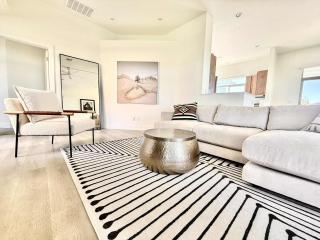 Upscale 2br-2ba home in Kanab with red rock views - 9