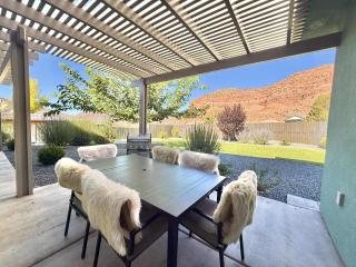 Upscale 2br-2ba home in Kanab with red rock views - 6