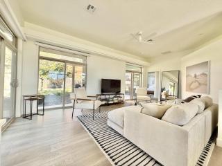 Upscale 2br-2ba home in Kanab with red rock views - 3