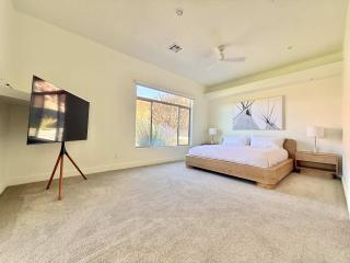 Upscale 2br-2ba home in Kanab with red rock views - 2