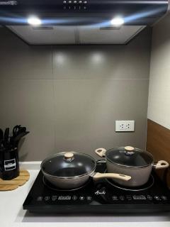 Thailand Theme 1BR Free Pool Gym Internet Netflix Sunshine 100 T3 Pioneer Mandaluyong - 2