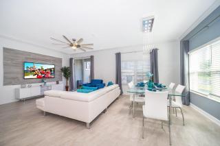 4415RH TOWNHOUSE 5 BEDROOMS & 4 BATHROOMS + POOL - 0