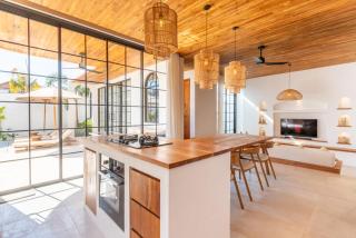 Villa Surfer Rosa - Uluwatu by Yolla Hospitality - 0