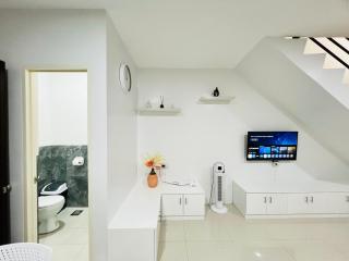 Cozy 3BR House for Groups with AC Wifi Free Parking - 5