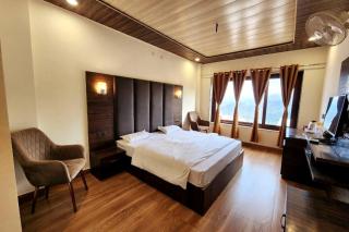 Hotel Honeymoon In Dalhousie #Only Couple and family allowed - 8