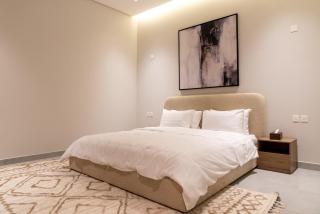 Elegant 3BR Apartment near Boulevard NZL108 - 1