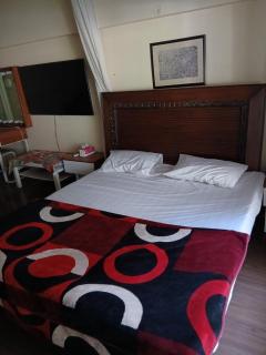 Peaceful home in the middle of lush green mountains - 5