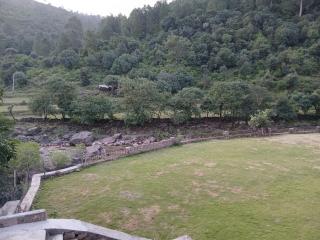 Peaceful home in the middle of lush green mountains - 3