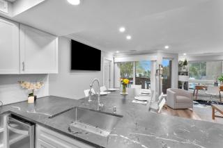 7104 Harbourside 1 - 2