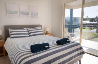 Two Blue Doors - All Linen Included - 4