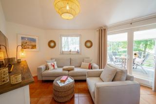 Ferienhaus Tipi 365 - strandnahes Ferienhäuschen mit Terrasse und kostenfreier Nutzung des AHOI!-Schwimmbades in Sellin - 1