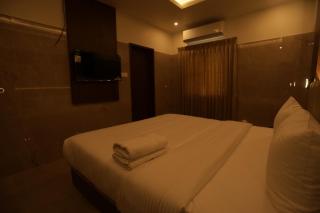 Arthana Residency Hotel - 4