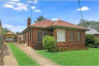 4 Bed, 1 Wash and Extra Toilet - Close to Parramatta CBD - Full House - 0