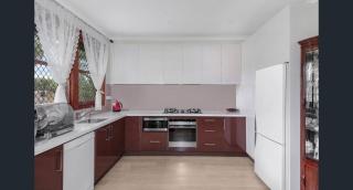 4 Bed, 1 Wash and Extra Toilet - Close to Parramatta CBD - Full House - 6