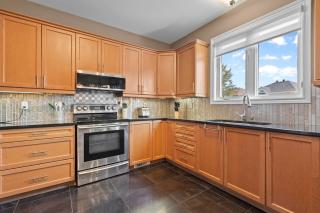 Maple Heights - Stunning Home in West Ottawa - 6