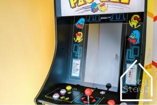 Spacious 3 Bed with Pac-Man, Darts and 2 Parking spaces - 1