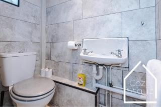 Spacious 3 Bed with Pac-Man, Darts and 2 Parking spaces - 1