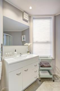 Cashmere Retreat-Stylish Apartment -Free Parking -No Cleaning Fee - 4