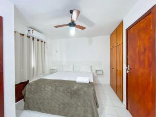 Casas no Residencial Mont Sinai com 2 ou 3 suítes (todas com ar), internet privativa 300MBPS a aproximadamento 250m da Praia de Taperapuã, condomínio com piscinas adulto e infantil, sauna, churrasqueiras e Segurança 24hrs. - 9