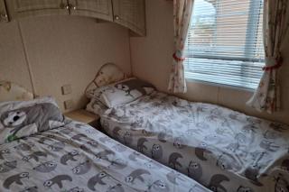 Caravan - Sleeps 4 - Pet friendly - Parking - 2