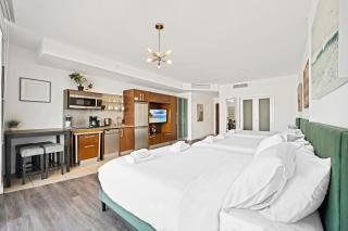 Stylish Studio in South Beach with Ocean Views - 1